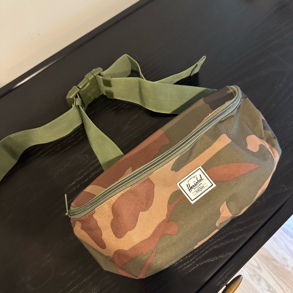 Men’s Herschel Camo Belt Bag